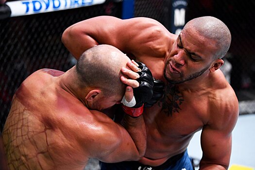 UFC Вегас 30: Сириль Ган — Александр Волков, архивный нокаут локтем в затылок, видео
