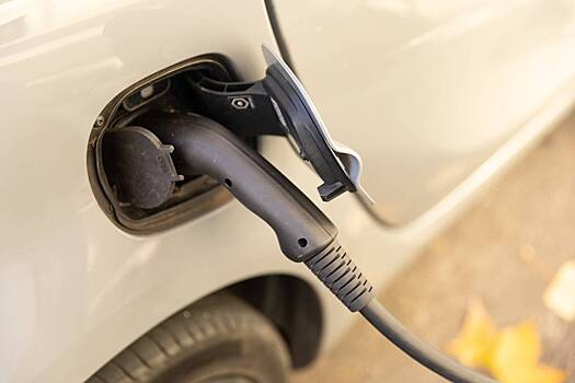 Москвичи бросились покупать электромобили