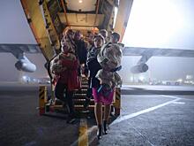 Двух детей, вывезенных из Ирака, передали родственникам в Грозном