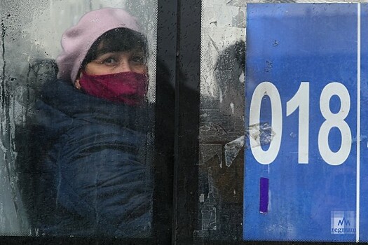 Все ли носят маски в общественном транспорте Екатеринбурга? Фоторепортаж