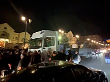 Здание полиции в Ереване окружили сторонники миллиардера Карапетяна