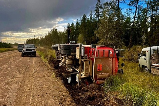 В Якутии после ДТП произошла утечка топлива