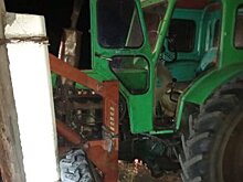 Житель Башкирии врезался в столб на угнанном тракторе