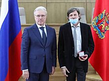 Главный режиссер театра им. Пушкина Олег Рыбкин получил награду за заслуги в творческой деятельности