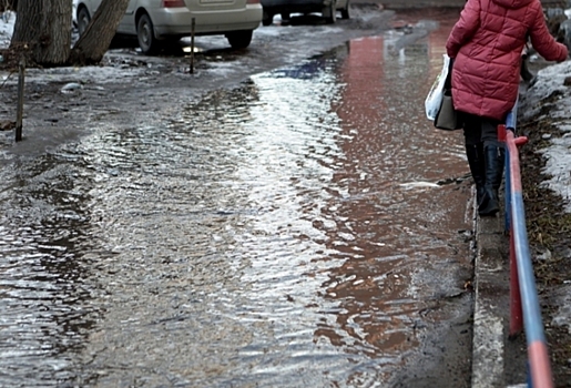 «Океан и вонь» - жители омской Московки тонут и задыхаются от разлившейся по улицам канализации