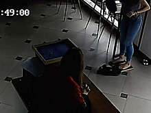 В Белгороде девушка 100 минут простояла на гвоздях, чтобы не платить за ремонт телефона