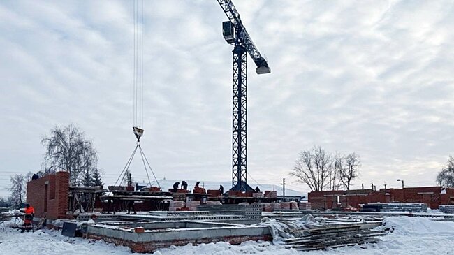 В строящемся корпусе земетчинской больницы готов цокольный этаж