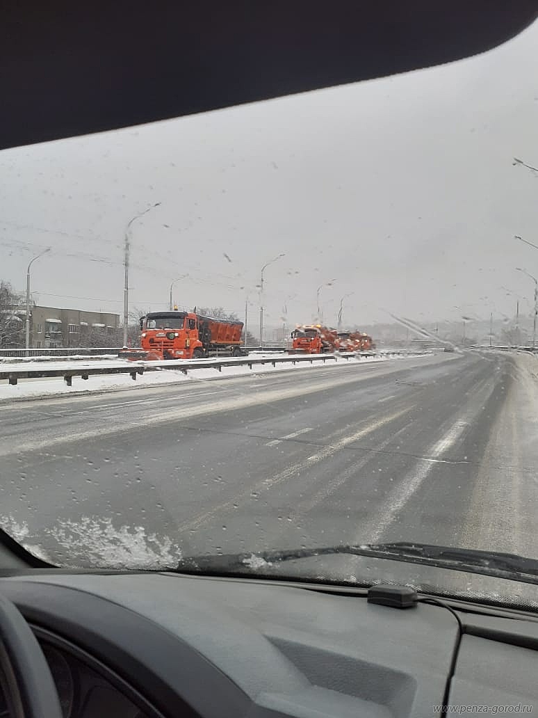 В Пензе очистка улиц от снега ведется с сопровождением