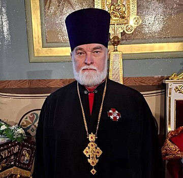 Патриарх Кирилл наградил настоятеля новосибирского собора орденом Невского