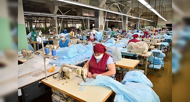 «КАМАЗ» передал тысячу защитных костюмов в гор.больницу Набережных Челнов