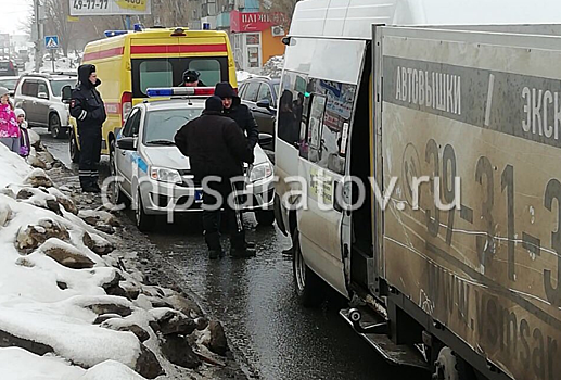 В Солнечном маршрутка врезалась в грузовик