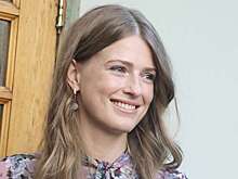 Софья Эрнст повторила образ от-кутюр с розовым платьем