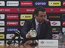 Ротенберг подарил будильник Зислису на пресс-конференции после 4:3 со «Спартаком». Журналист «СЭ» назвал подарок «трофеем от самого медийного человека КХЛ» и разыграет его среди подписчиков