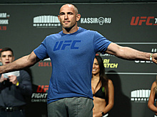 Олейник проиграл Дакасу нокаутом на турнире UFC
