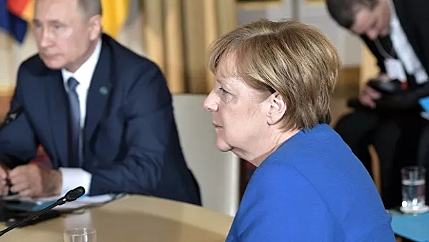 Путин и Меркель начали встречу в Кремле