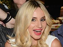 Лобода зажигательно станцевала в номере отеля