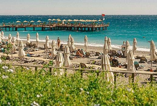 В турецком отеле опровергли обрушение потолка на туристов