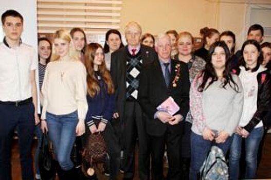 Урок мужества провели для учащихся псковские общественники и полицейские