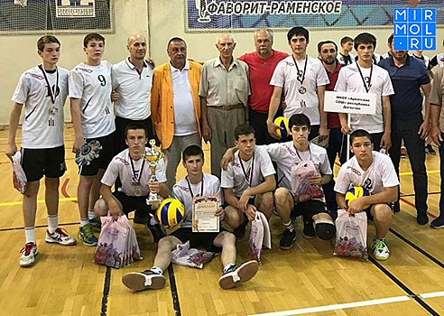 Дагестанская волейбольная команда заняла призовое место на Всероссийских соревнованиях «Серебряный мяч»