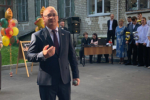 Спикер Гордумы Нижнего Новгорода Евгений Чинцов поздравил учеников школы №47 с началом учебного года