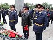 Сотрудники УФСИН России по г. Санкт-Петербургу и Ленинградской области возложили цветы к монументу «Мать-Родина»
