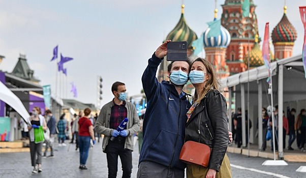 Иностранным туристам в Москве потребуется ПЦР-тест чтобы зайти в "Макдоналдс"