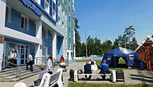Алтайский онкоцентр разместил пациентов в шатрах перед входом