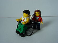 Lego представила фигурку инвалида-колясочника