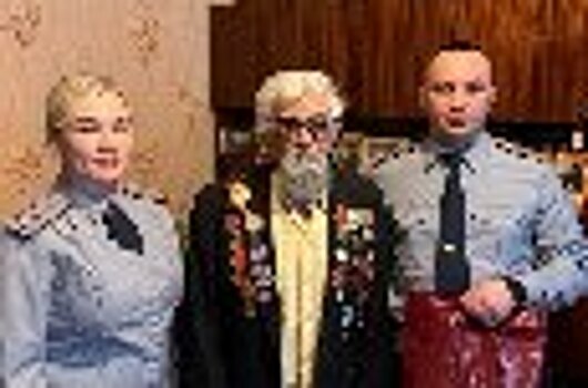 Сотрудники УФСИН России по Архангельской области поздравили с 95-летием ветерана ведомства