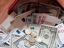 Центробанк повысил курс доллара и евро на 4 сентября