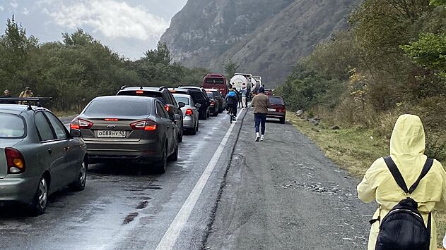 Автомобиль с надписью «военный комиссариат» заметили на границе с Грузией