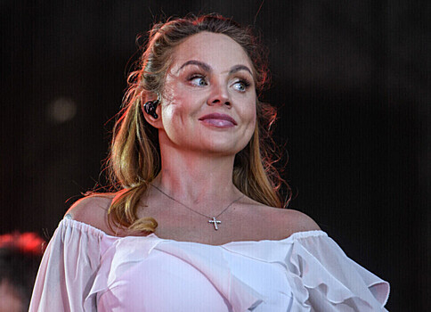 Выступившая в Тюмени МакSим уважила зрителей, устроив гендер-пати