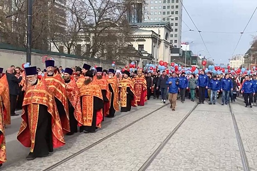 Пасхальным крестным ходом по Екатеринбургу прошли 4500 человек