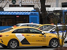 В Подмосковье девушка на ходу выпрыгнула из такси, чтобы не платить за проезд
