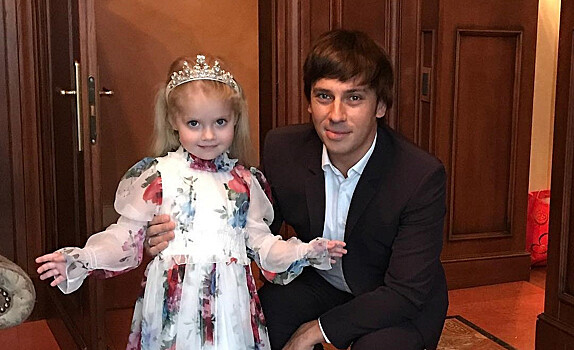 Максим Галкин показал зимние забавы своей дочери