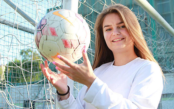Матчи провели женские команды по футболу из Красносельского района
