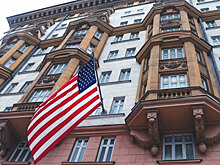 Экс-дипломат: Запрет найма местного персонала заставит посольство США взвыть