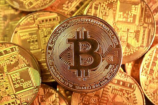 Стоимость биткоина обрушилась