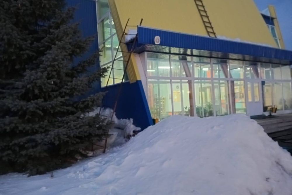 На Урале завели дело о гибели ребенка из-за схода льда с крыши ФОКа