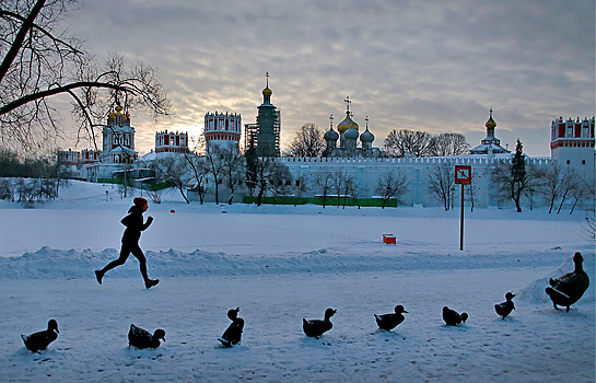 Москвичам пообещали сильные морозы в новогодние каникулы