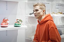 Звезда «Слова пацана» накупил брендовой обуви на сотни тысяч рублей