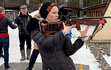 Олеся Судзиловская отметила 8 марта меткой стрельбой из ружья