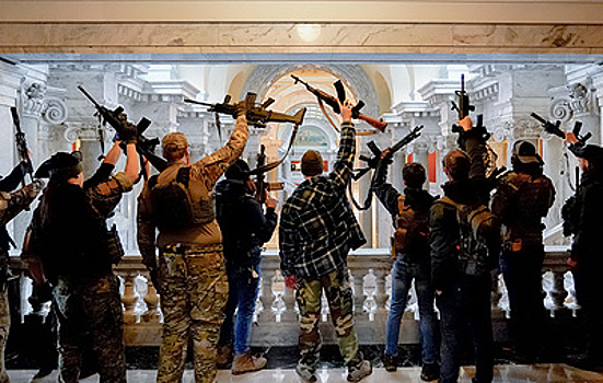 Падет ли империя? В США снова говорят о гражданской войне