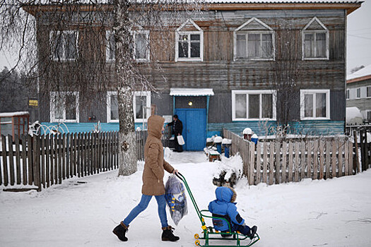 Кабмин выделил еще 13,8 млрд рублей на выплаты неполным семьям с детьми