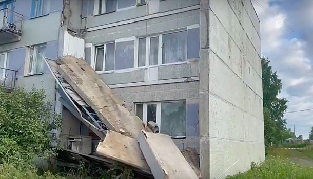 В российском регионе обрушились балконы жилого дома