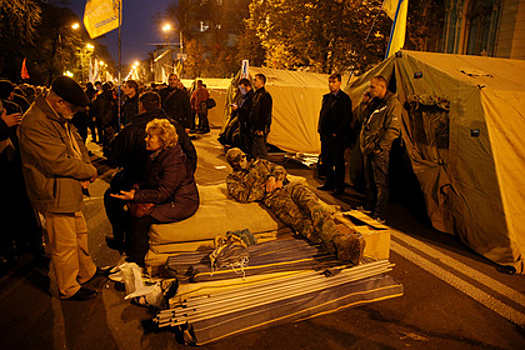 Генпрокурор Украины пообещал не трогать палатки возле Рады