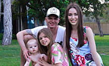 «Наша дружная семья»: Костенко отдыхает вместе с дочкой Тарасова от первого брака