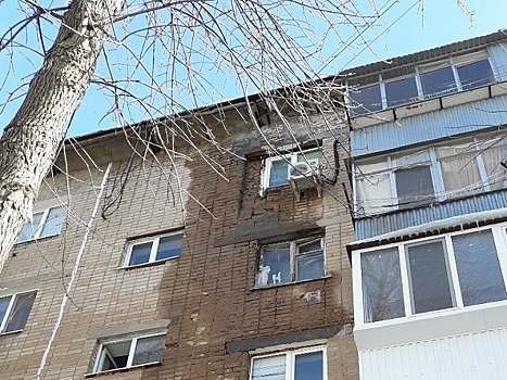 В Оренбурге в доме на ул. Пролетарской обрушилась часть стены