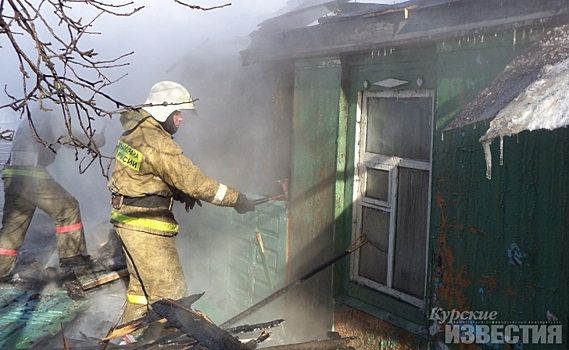 В Курской области сгорели надворные постройки