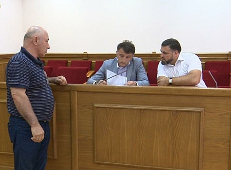 В администрации Махачкалы обсудили конфликт, связанный с земельным вопросом